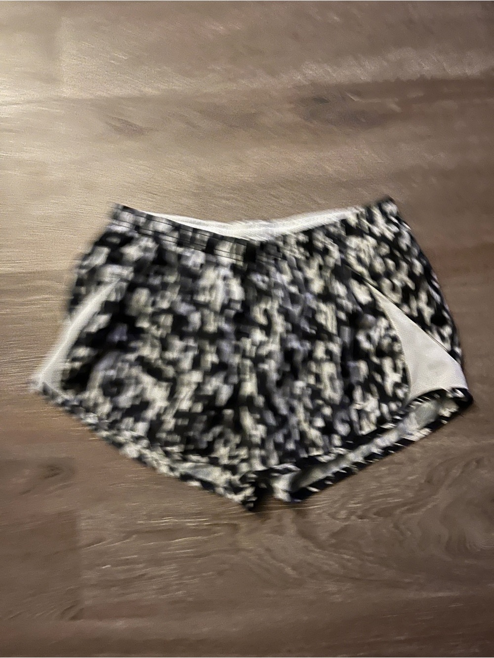 Nike Tempo Running Shorts Size Medium Black and White Pattern